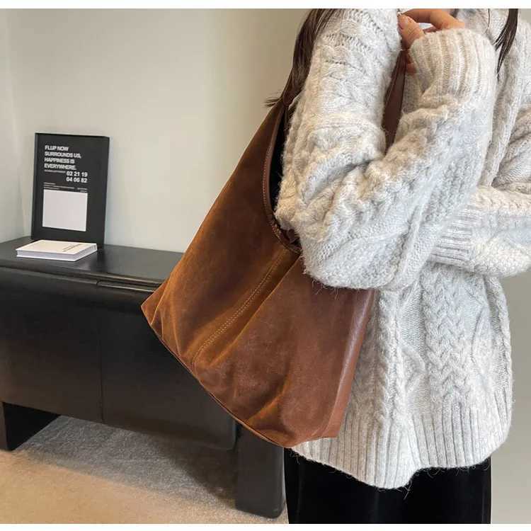 Autumn and Winter Vintage Women s Bag Large Capacity Suede Shoulder Solid Color Simple Casual Commuter 240913