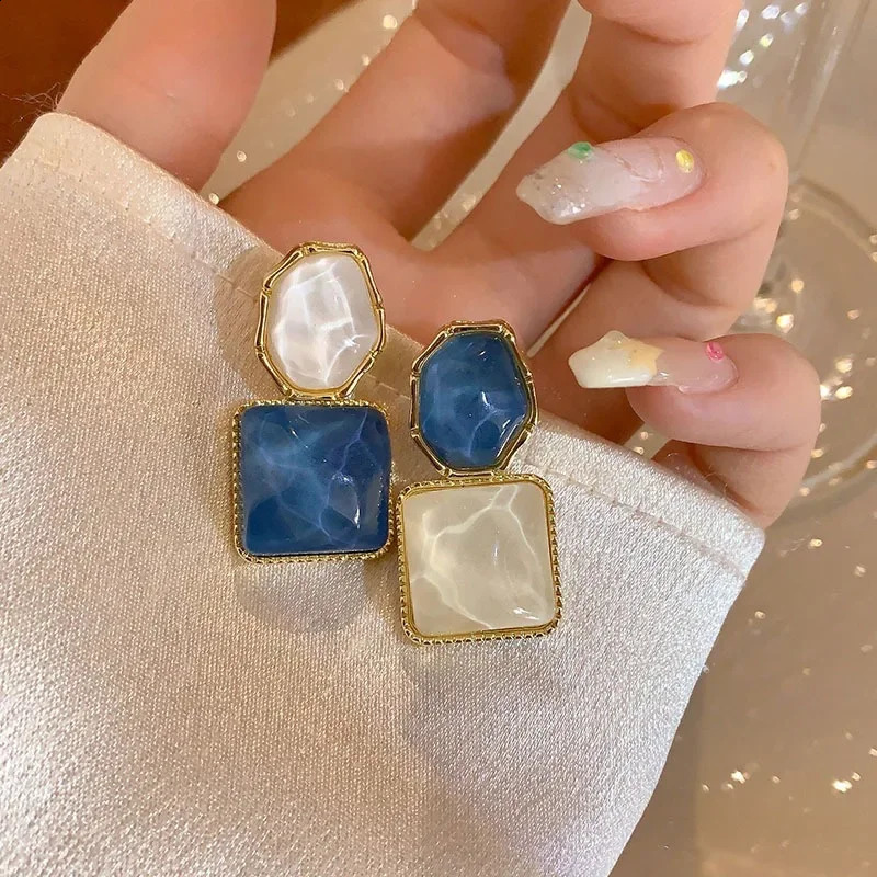 Fashion Vintage Resin Geometric Drop Earrings for Women Charms Elegant Irregular Blue Pendant Jewelry Party Gifts 2023 240906