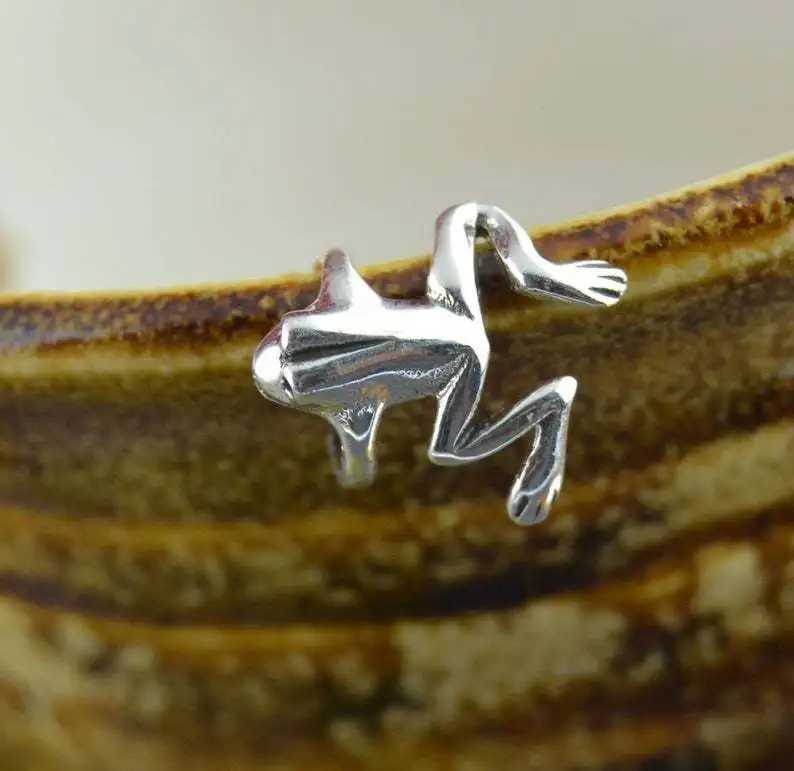 Little Frog Earrings Retro Tree Frog Ear Clip Funny Animal Earrings for Women Simple Gothic AccessoriesX240913