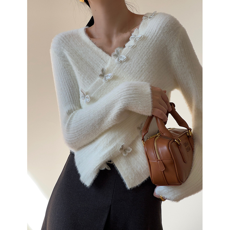 French style pure desire white cross V-neck bow sweater for women in autumn winter, with a niche design and knitted inner as the base layer