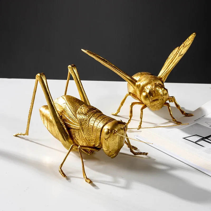 Golden Insects Simulated Small Animal Sculptures of Bees Crickets and Mantis Resin Home and Living Room Decoration Crafts 240905