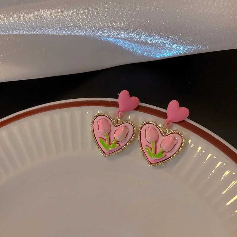 Summer Tulip Pink Love Ear Clip Womens New Small and High End Flower Style Fake Ear Piercing Womens Earrings Trend 2023 GiftX240913