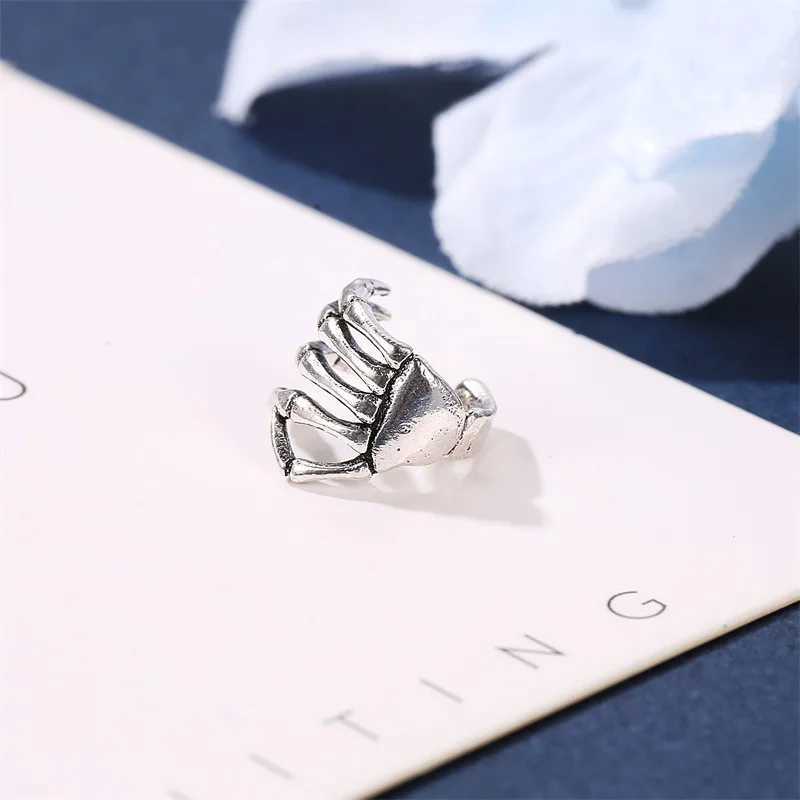 Black Gothic Skeleton Hand Ear Cartilage Clip Fake Piercing Earring For Men Women Silver Color Punk Goth Halloween Jewelry GiftX240913