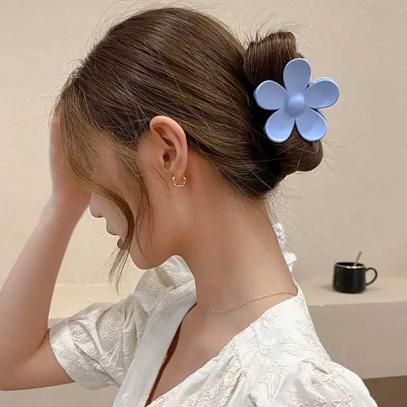 ncmama Korea Flower Shape Hair Claw Clips Women Sweet Girls Solid Crab Hair Claws Ponytail Hairpin Barrette Headwear AccessoriesX240912