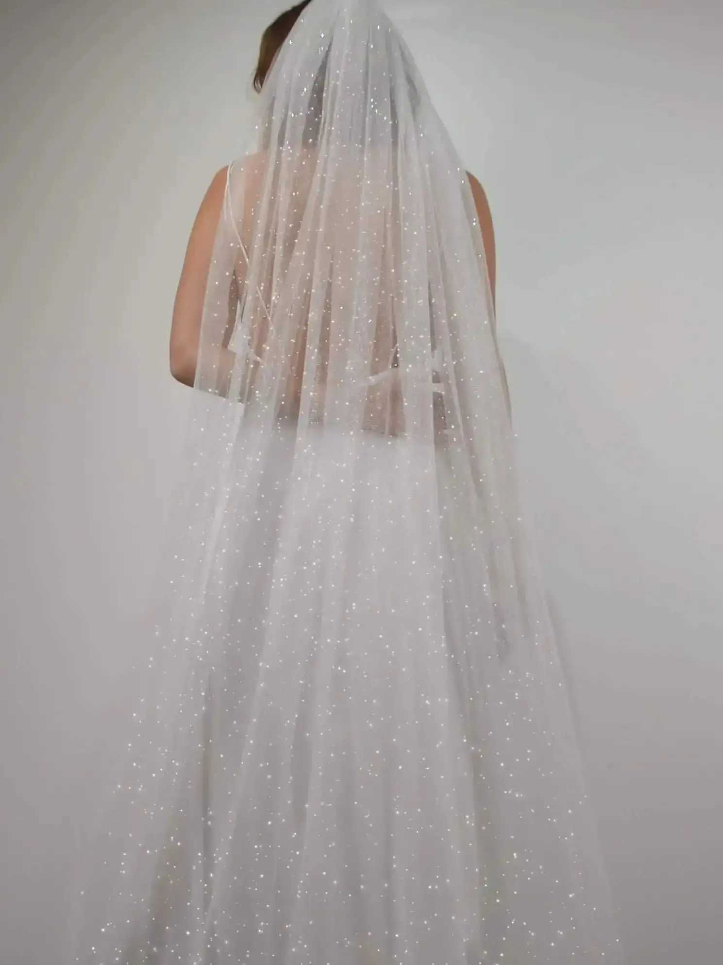 Long Sparkling Bridal Veil Luxury Shine Wedding Veil in Golden Hues with Sequins Cathedral Length Golden Veils with Comb V101X240913