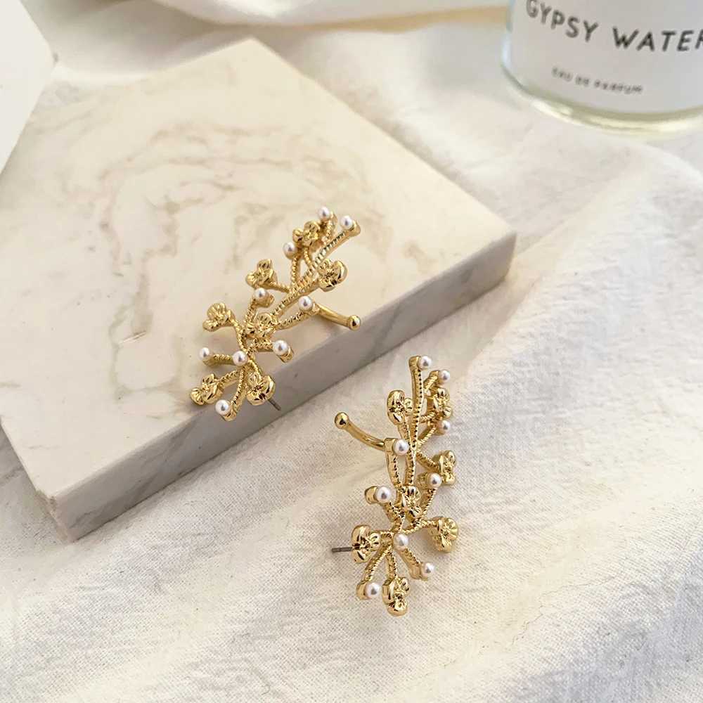 2023 New Trend Pearl Ear Clip Stud Climbing Earrings for Women Piercing Cartilage Zircon Ear Rings Charm Jewelry AccessoriesX240913