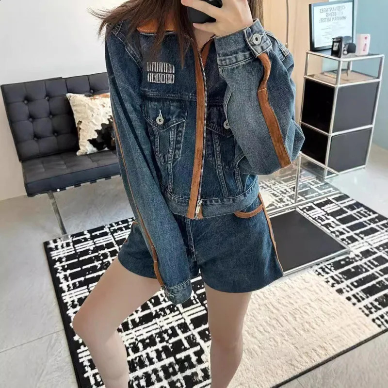 Fall 2024 Applique Embroidered Lettering High-end Fashion Lapel Denim Jacket Jacket Retro Style Womens Blouse 240904