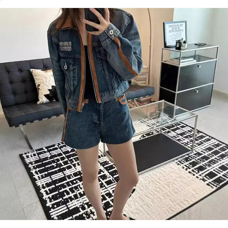 Fall 2024 Applique Embroidered Lettering High-end Fashion Lapel Denim Jacket Jacket Retro Style Womens Blouse 240904