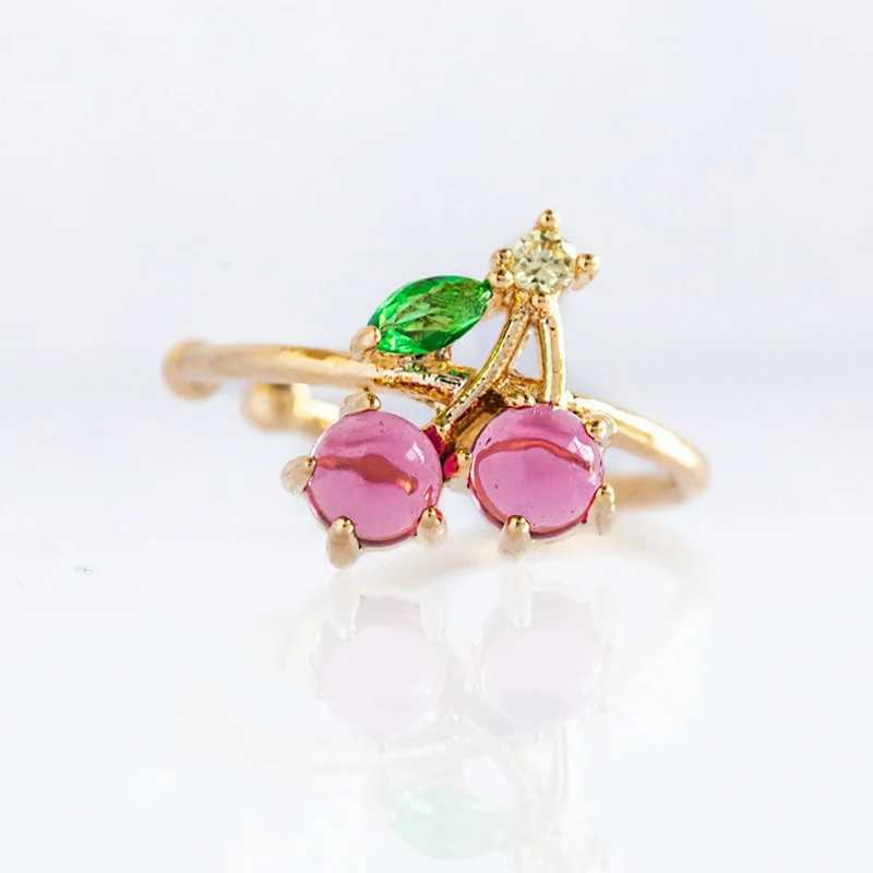 Summer Cute Exquisite Korean Fashion Earrings Jewelry Ladies Girls Womens 18k Gold Plated CZ Peach Fruits Charm Ear CuffsX240913