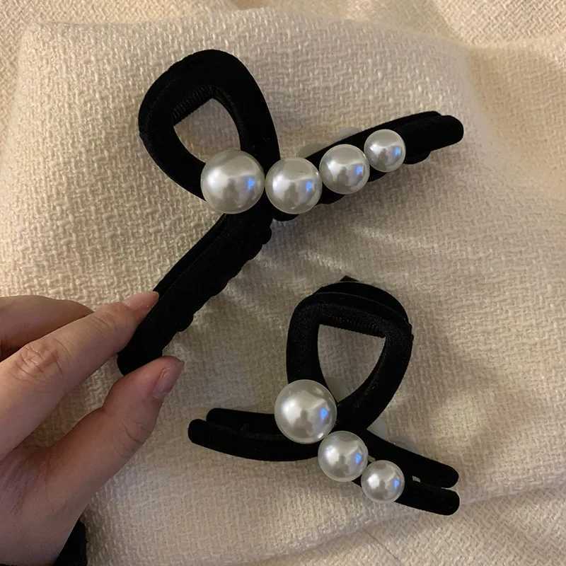 New Arrival Hair Claw in Black Velvet and Pearl French Elegant Hair Accessory Hairstyle Vintage Chic Claw Clip Shark Teeth GripX240912