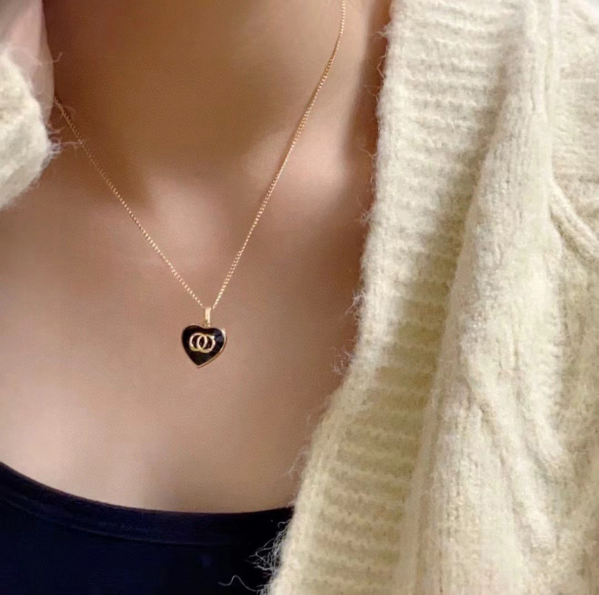 Brand Enamel Heart Necklace Designer Necklaces Pendant Choker Black White Love Chain Women Stainless Steel Letter Jewelry Accessories