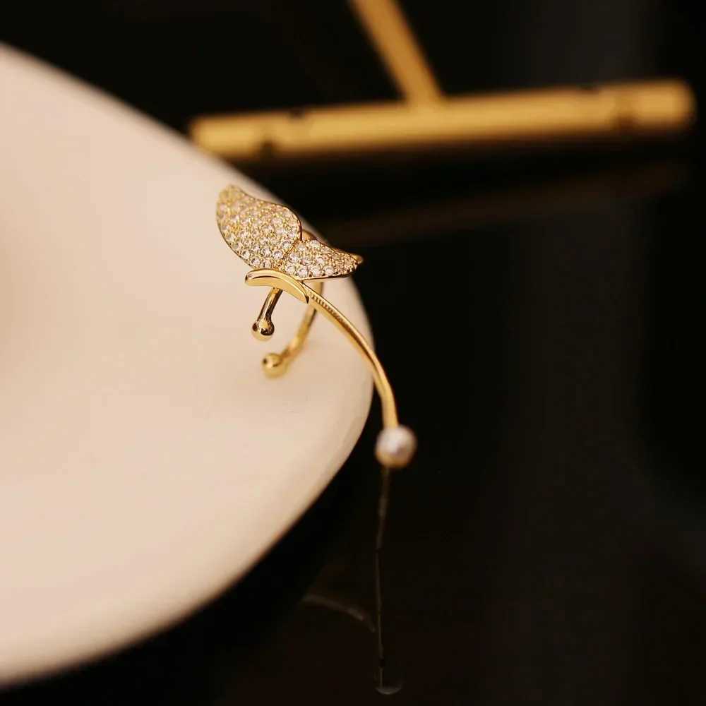 New Delicate Zircon Cute Butterfly Clip Earrings Female Buckle Ear Cuff No Piercings Cartilage Ear for Women Fashion JewelryX240913