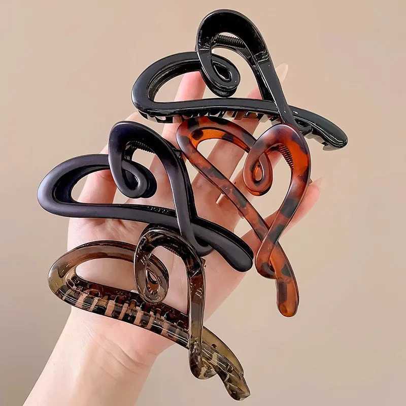 Korean Glossy Matte Heart Shaped Hair Claw Clips Black Leopard Print Large Shark Clip Ponytail Clip Barrettes Hair AccessoriesX240912