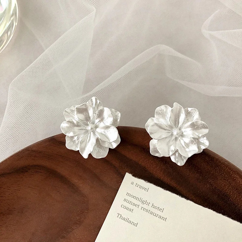 White Flower Stud Earrings for Women Folded Acrylic Side Charming Sweet Floral Girls Japanese Style Ear Jewelry 2023 240906