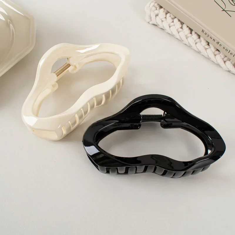 Irregular Hollow Out Hair Claws Clips Women Girls Tortoiseshell Large Crab Hair Clamps Barrettes Clips Hair Accessories FashionX2409