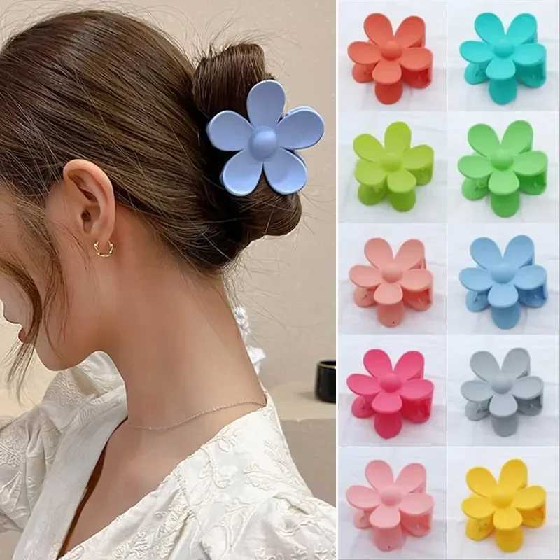 ncmama Korea Flower Shape Hair Claw Clips Women Sweet Girls Solid Crab Hair Claws Ponytail Hairpin Barrette Headwear AccessoriesX240912
