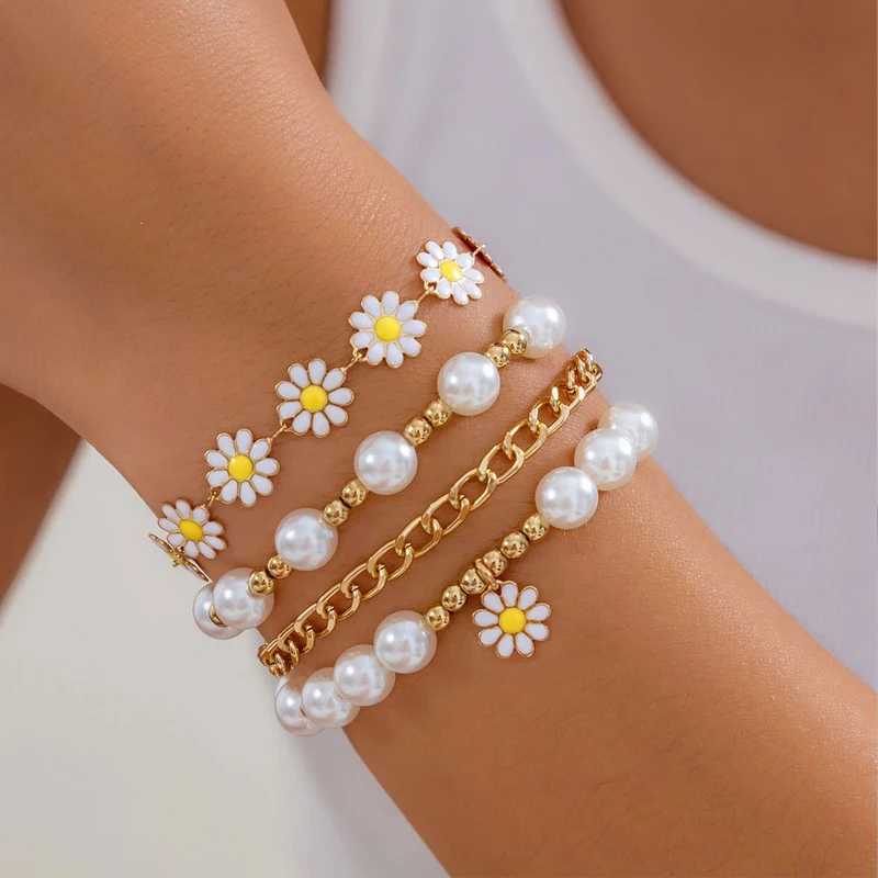 New 10 piece vintage Bohemian bracelet set suitable for women daisy flower pendant beaded star heart pearl bracelet 2024 fashionable jewelry gift W240