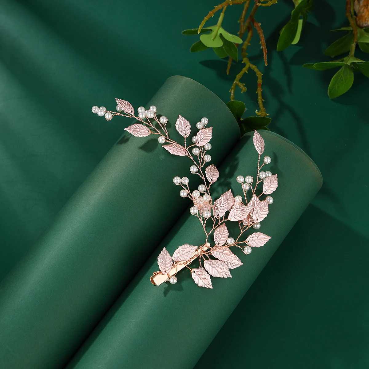 Handmade wedding hair comb pearl flower leaf bridal hair clip ladies wedding hair ornamentX240913