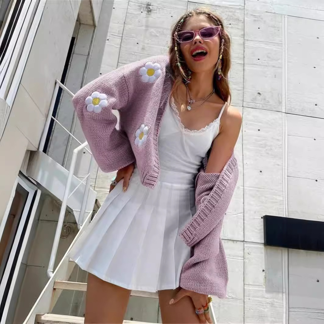 Autumn New Sweet Flower Pattern Cardigan Loose Short Knitted Women's Sweater