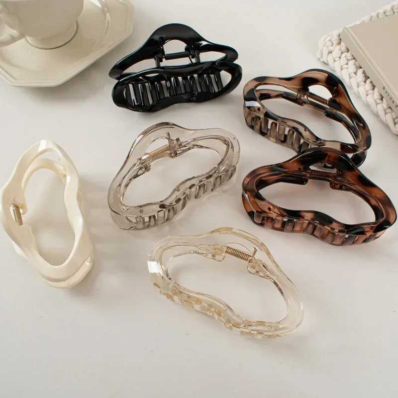 Irregular Hollow Out Hair Claws Clips Women Girls Tortoiseshell Large Crab Hair Clamps Barrettes Clips Hair Accessories FashionX2409