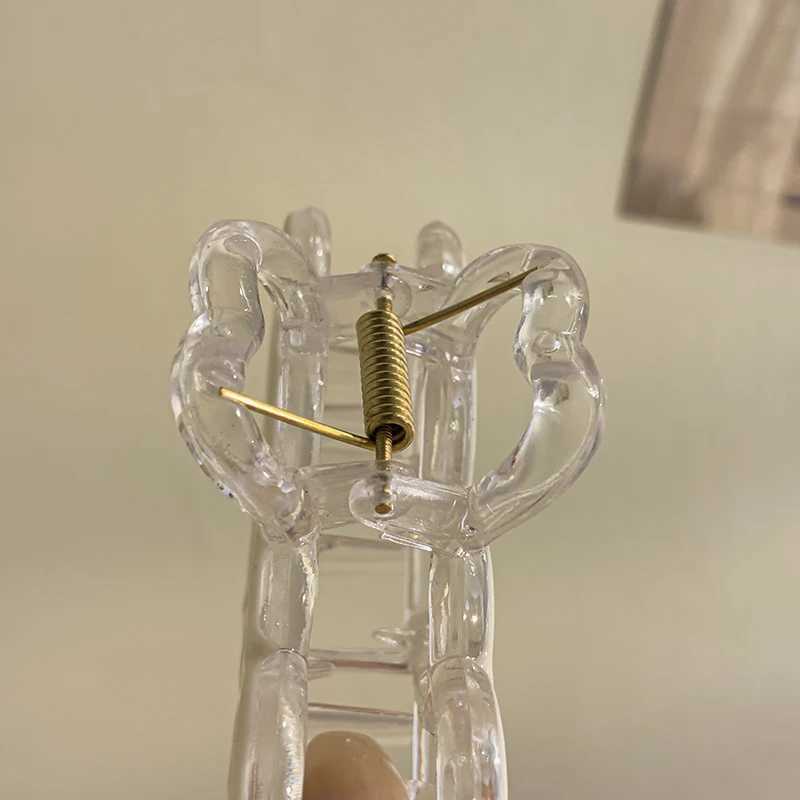 AISHG Acrylic Love Hair Claw Clip for Girls Korean Colorful Transparent Head Shark Hairpin Women Hair Accessories Crab ClipX240912