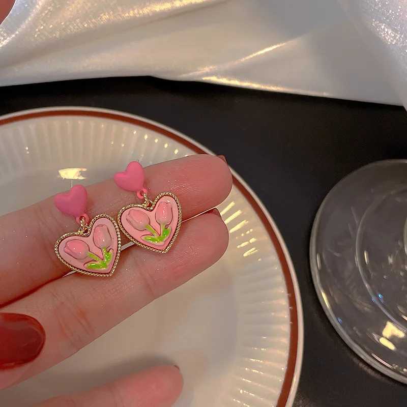 Summer Tulip Pink Love Ear Clip Womens New Small and High End Flower Style Fake Ear Piercing Womens Earrings Trend 2023 GiftX240913