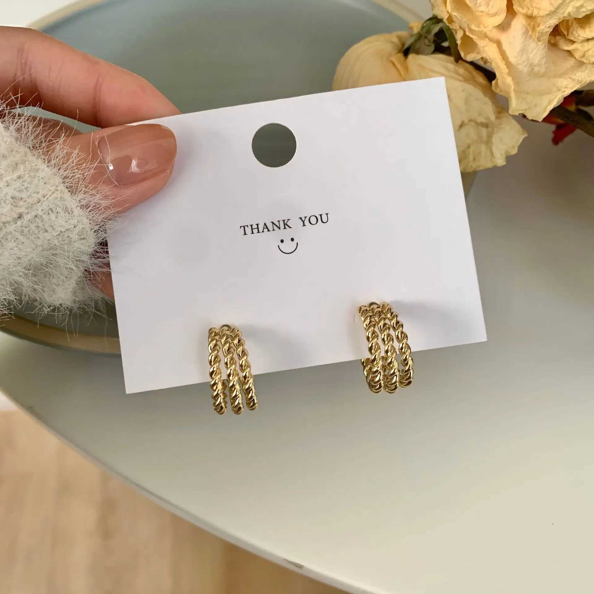 Simple Golden Twist Small Round Ear Clip Earrings Female European American Fashion Retro C Shaped Clip Earrings Without PiercingX240913