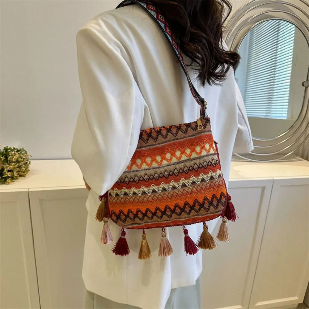 Large capacity ethnic style cross body bag tassel woven bag edge shoulder messenger bag geometric Bohemian shoulder bag 240912