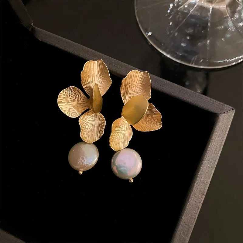 Elegant Natural Freshwater Pearls Earrings For Women Vintage Golden Petals Flower Drop Earring Jewelry Party Wedding 240906