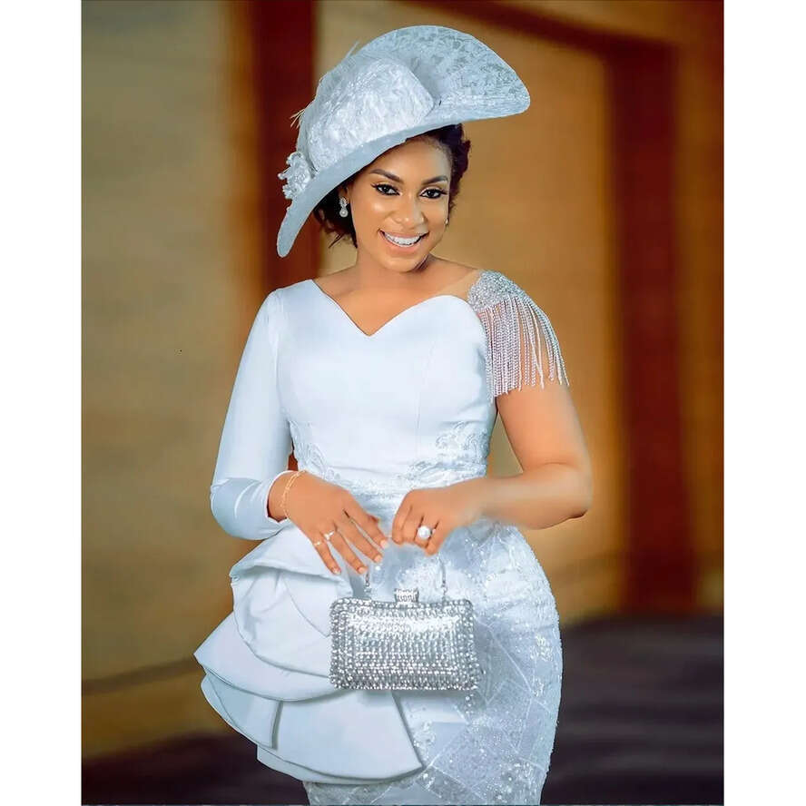 Plus Elegant Short Arabic Size Mother Of The Bride Dresses 2023 Lace Jewel Neck Illusion Long Sleevespeplum Evening Gowns Wedding Guest Dress