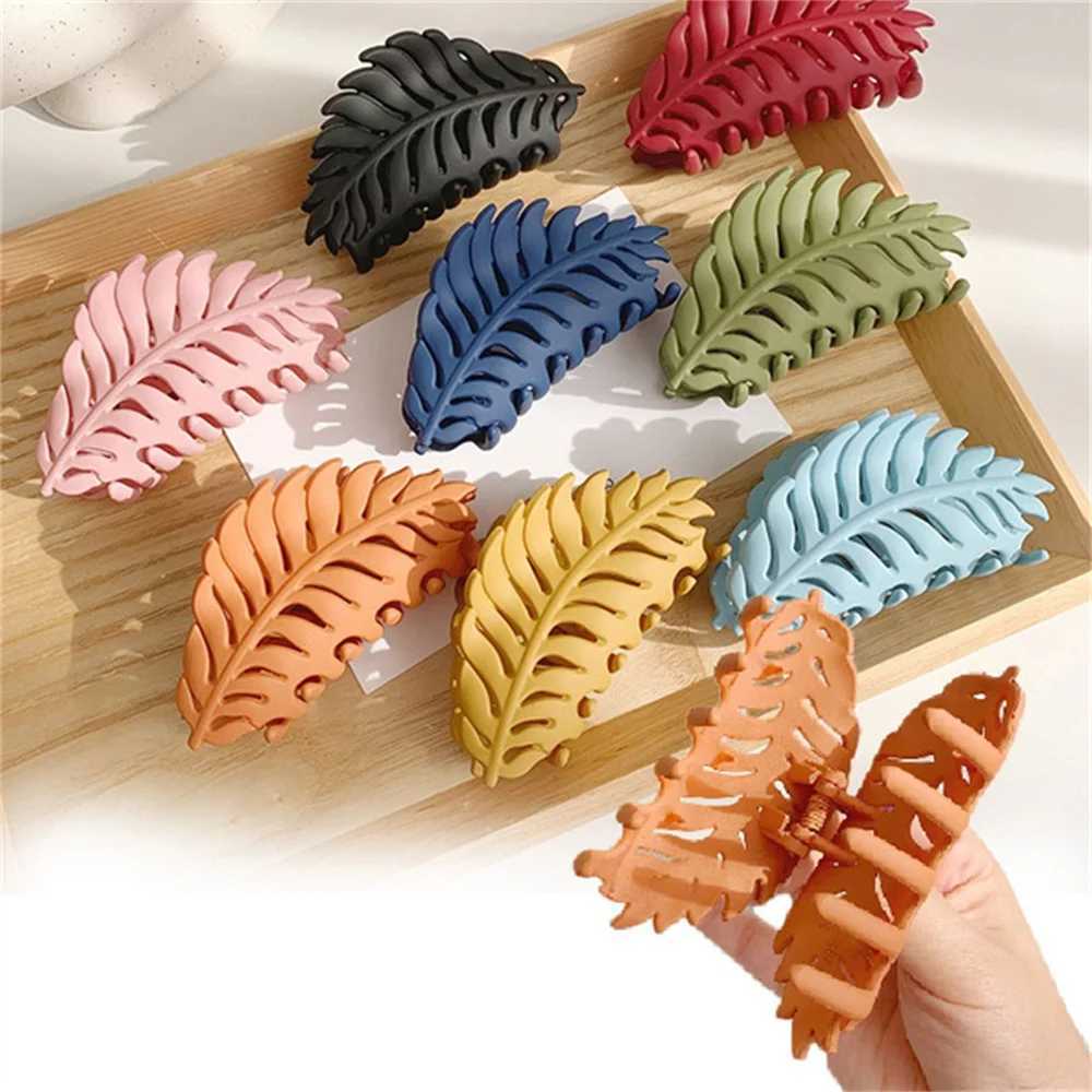 New Big Leaf Hair Claw Clip For Women Matte Acrylic Barrettes Solid Color Hairpins Ins Simple Headwear AccessoriesX240912