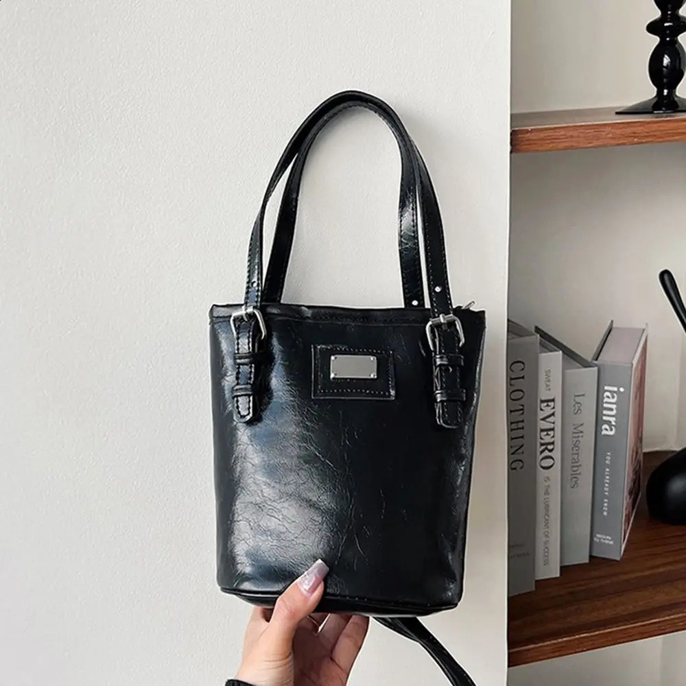 PU ethnic style shoulder bag creative black and white high-quality cross body bag womens fashion bucket handbag 240912