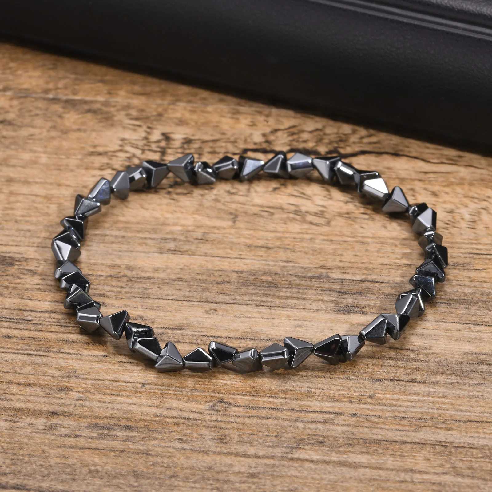 Vnox Stylish Black Triangle Beads Bracelets for Men Women Stretch Unisex Gallstone Handmade Hematite Wristband JewelryX240913