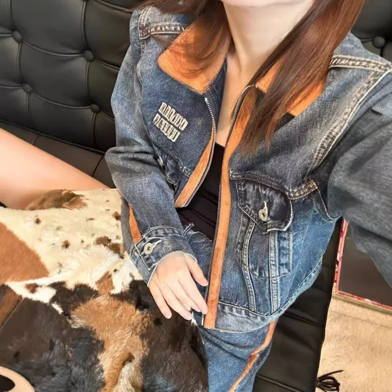 Fall 2024 Applique Embroidered Lettering High-end Fashion Lapel Denim Jacket Jacket Retro Style Womens Blouse 240904