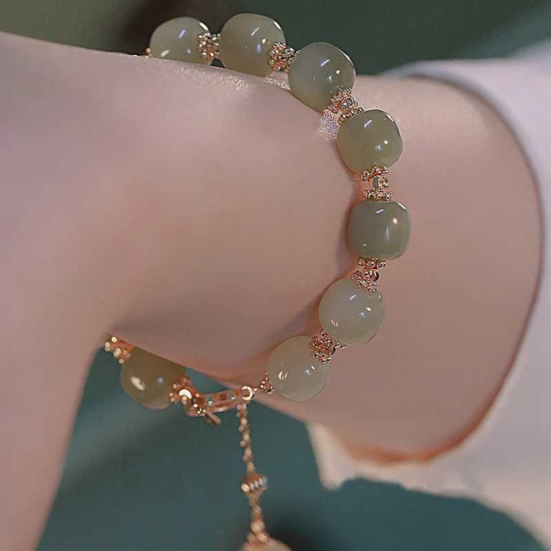 Exquisite light green round jade bead bracelet suitable for womens fashionable leisure dinner party jewelry girl gift W240913