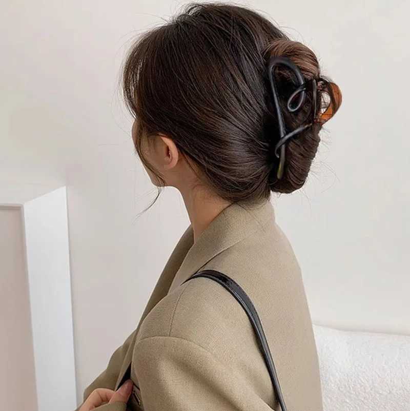 Korean Glossy Matte Heart Shaped Hair Claw Clips Black Leopard Print Large Shark Clip Ponytail Clip Barrettes Hair AccessoriesX240912