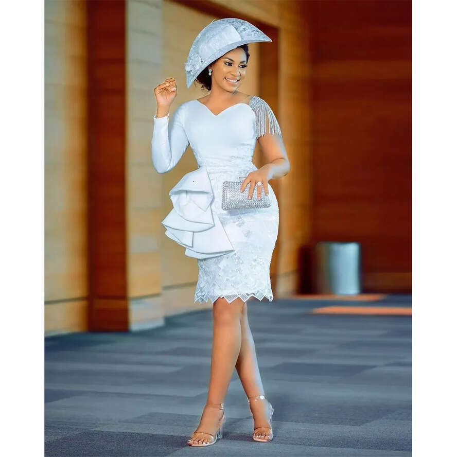 Plus Elegant Short Arabic Size Mother Of The Bride Dresses 2023 Lace Jewel Neck Illusion Long Sleevespeplum Evening Gowns Wedding Guest Dress