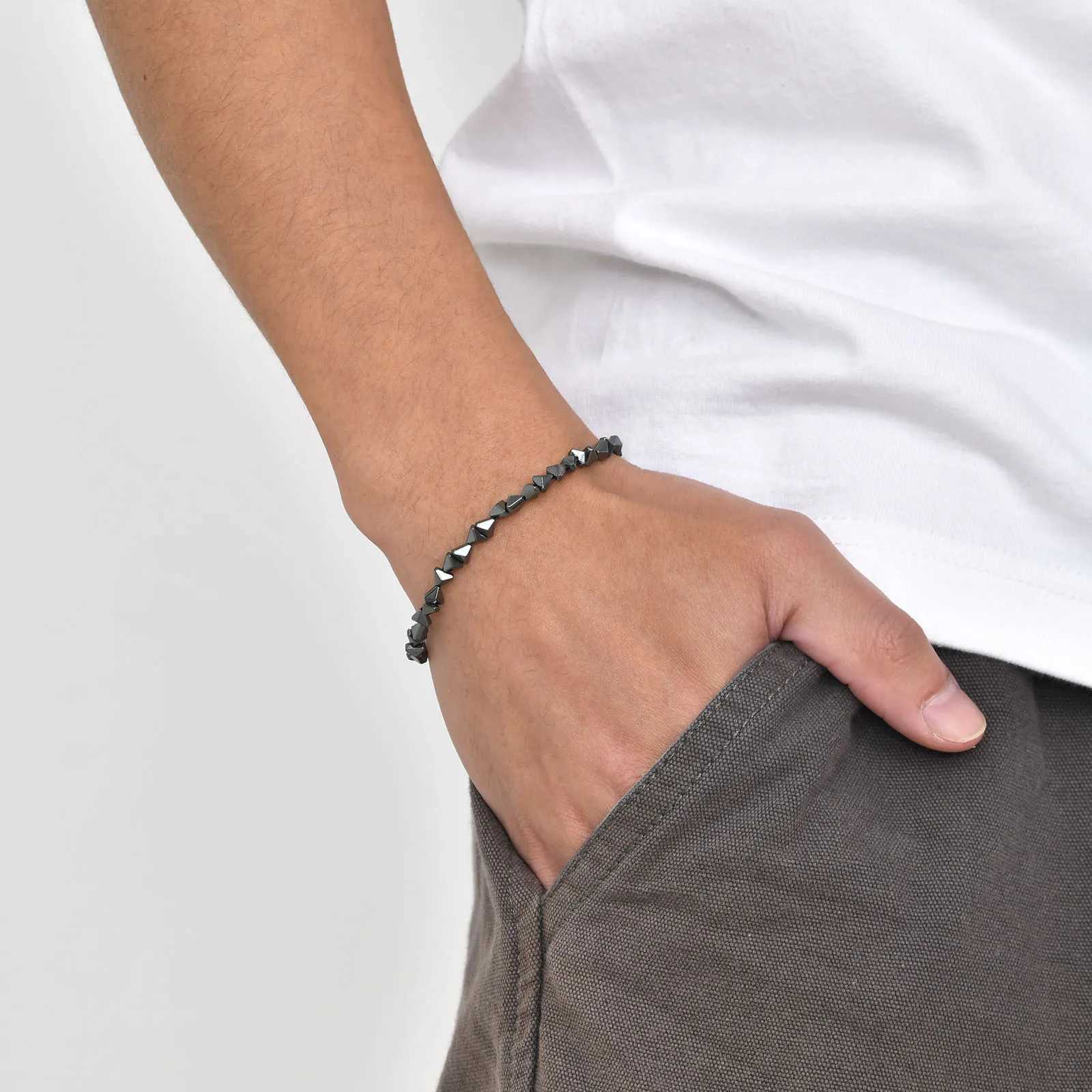 Vnox Stylish Black Triangle Beads Bracelets for Men Women Stretch Unisex Gallstone Handmade Hematite Wristband JewelryX240913
