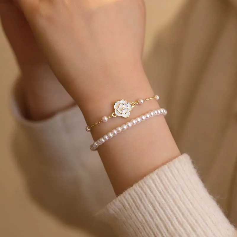 Vintage White Camellia Bracelet for Womens Elegant Double layered Simulated Pearl Bead Chain Bracelet Jewelry 2024 Trend W240913