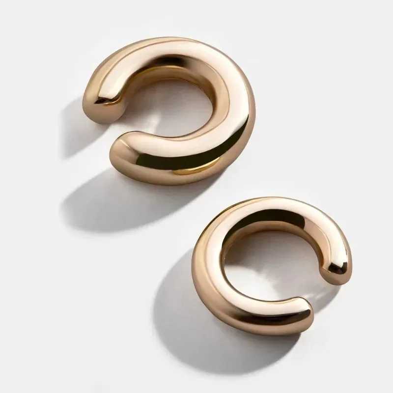 Classic Fake Piercing Stainless Steel Gold Color Round Clip Earrings for Women 2024 New Fashion Ear Cuff Heart Jewellery GiftX240913