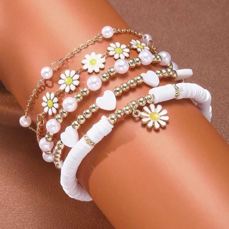New 10 piece vintage Bohemian bracelet set suitable for women daisy flower pendant beaded star heart pearl bracelet 2024 fashionable jewelry gift W240