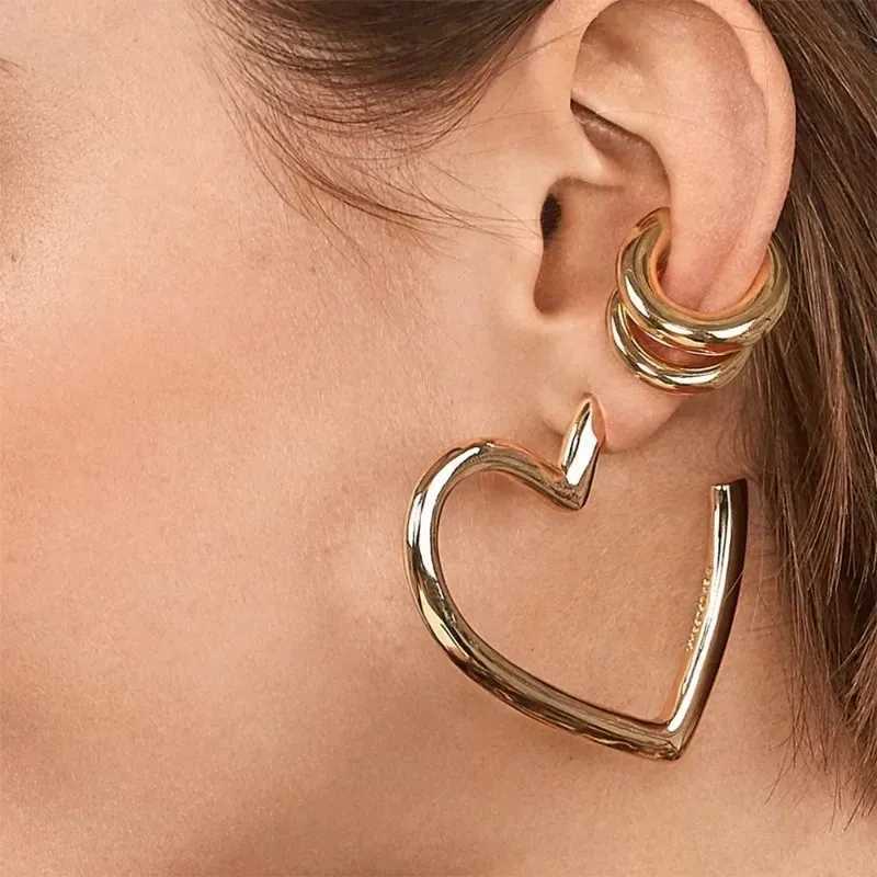 Classic Fake Piercing Stainless Steel Gold Color Round Clip Earrings for Women 2024 New Fashion Ear Cuff Heart Jewellery GiftX240913