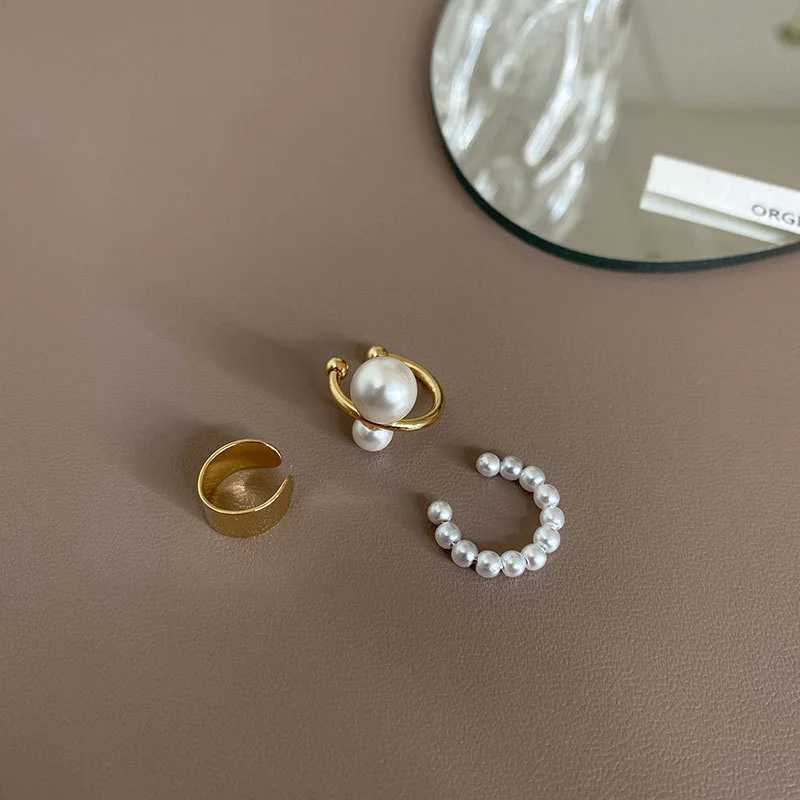 Punk Rock Gold Color Clip Earrings No Piercing Trendy Pearl Earcuffs Statement Cartilage Earrings for Women Party JewelryX240913