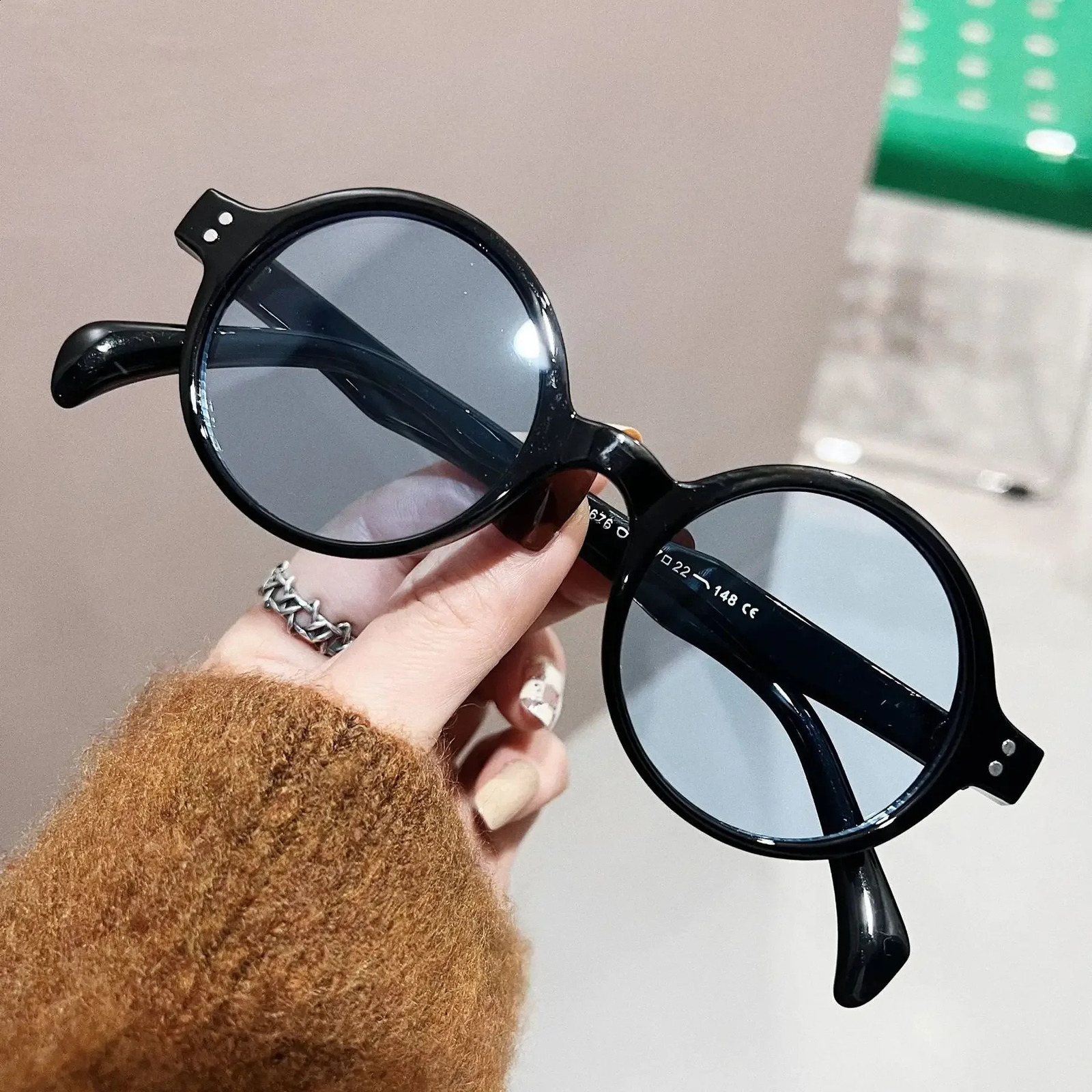 Retro Round Sunglasses for Women Rivet Sunglasses for Women Fashion Travel Ocean Colors Shadows Oculos De Sol 240909