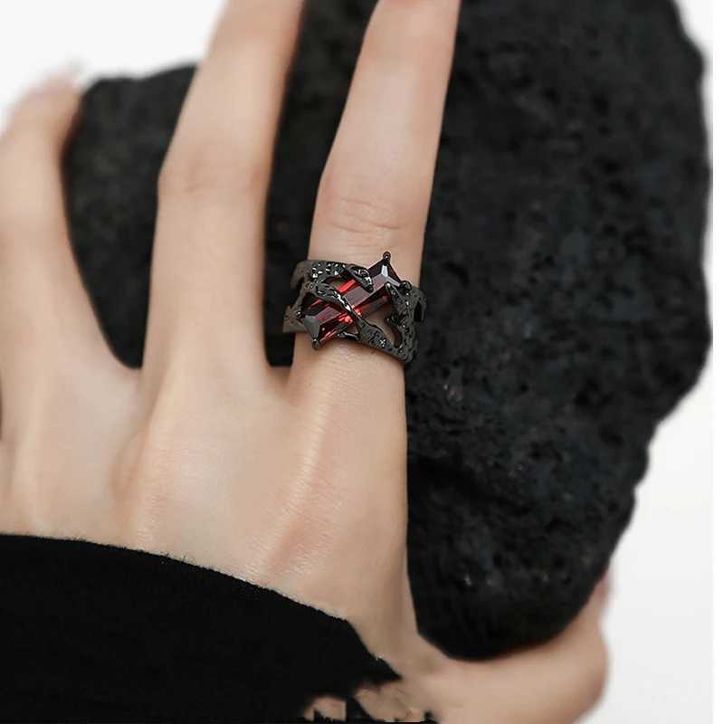 Band Rings 2023 New Punk Black Thorns Vine Twine Red Rhinestones Hollow Unsex Couple Finger Ring Women Men Jewelry Gift H240913