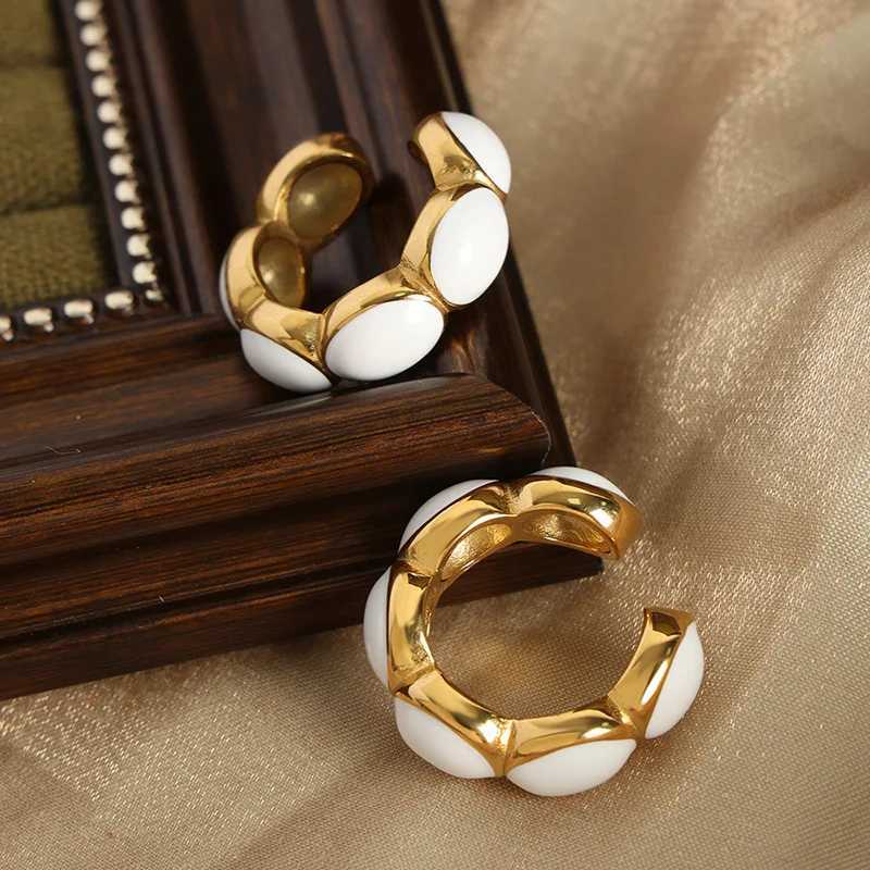 New Round Stainless Steel Earrings for Women Black White Drop Oil Clip Earrings Female Luxury Jewelry Accessories wholesaleX240913