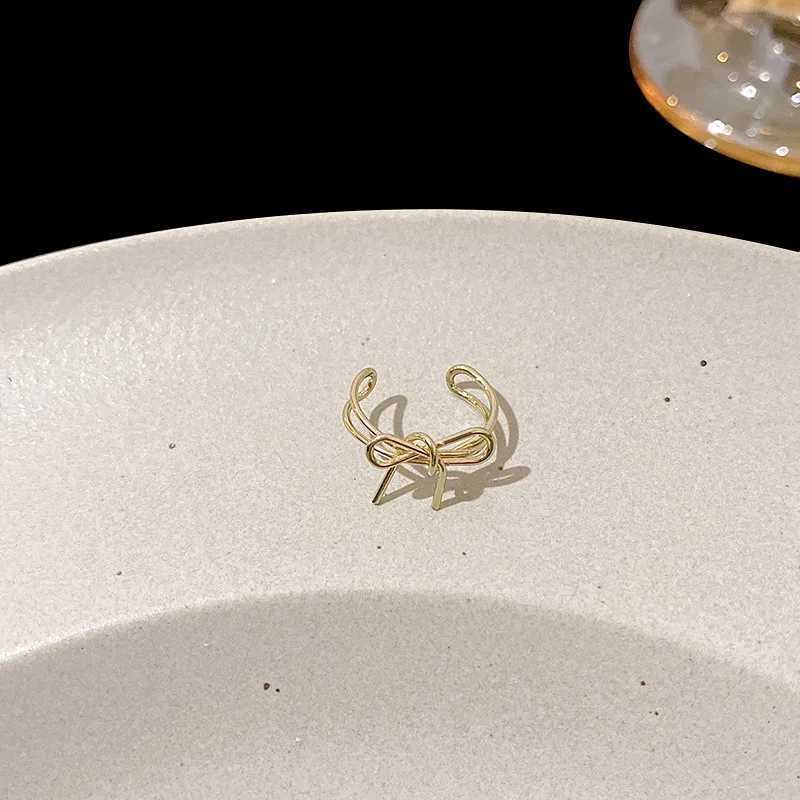 2024 New Metal Bowknots Cilp Earrings for Women Hollow Bow Sweet Personality Temperament Ear Cuffs Accessories Y2K Jewelry GiftsX240913