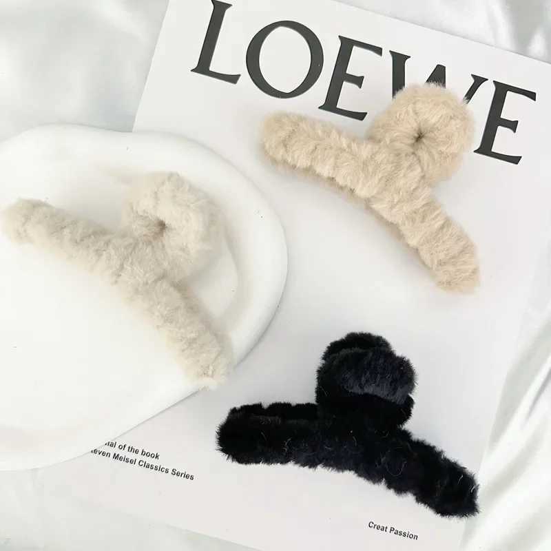 plush claw for women elegant acrylic clips fake hair clip crab clip for girls hair accessoriesX240912