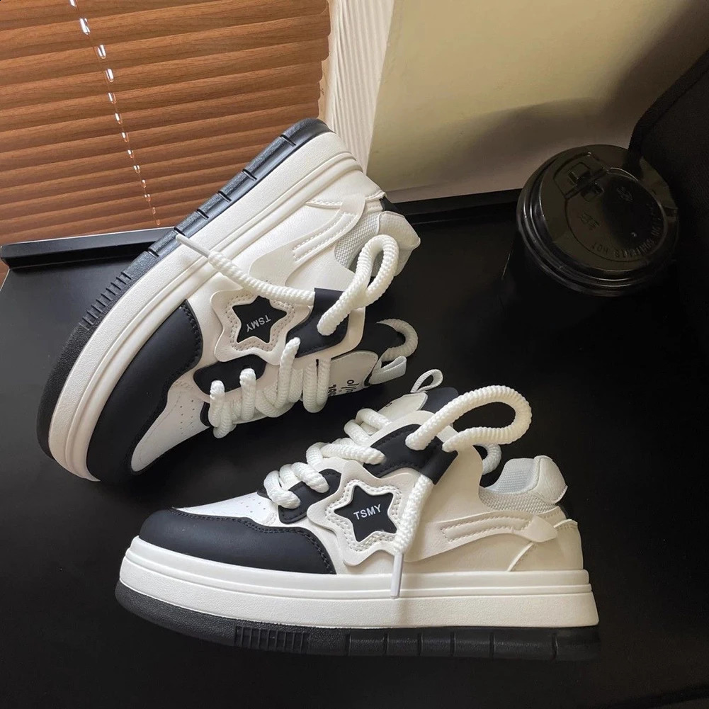 Star Walking Sneakers Y2K Shoes Thick Sole Comfortable Running Shoes Non-Slip Skateboard for Outdoor Sports 240911