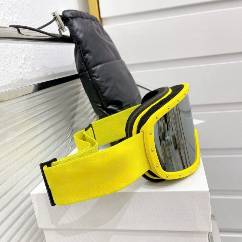 High-Quality Stylish Ski Goggles - Durable Snow Sports Eyewear for Men & Women - view 8